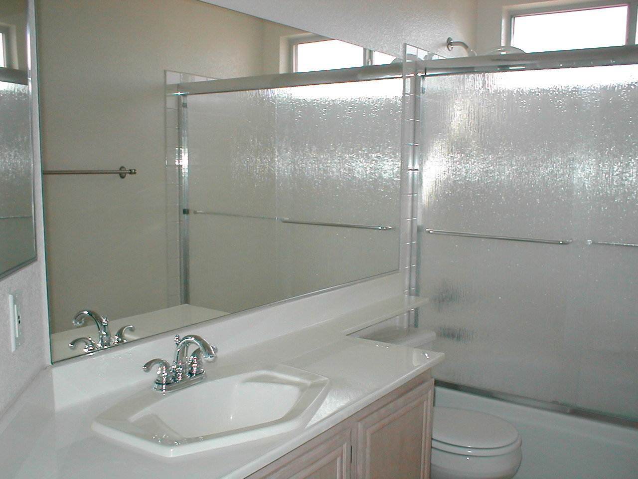 Henderson House: 628 Rolling Valley Way