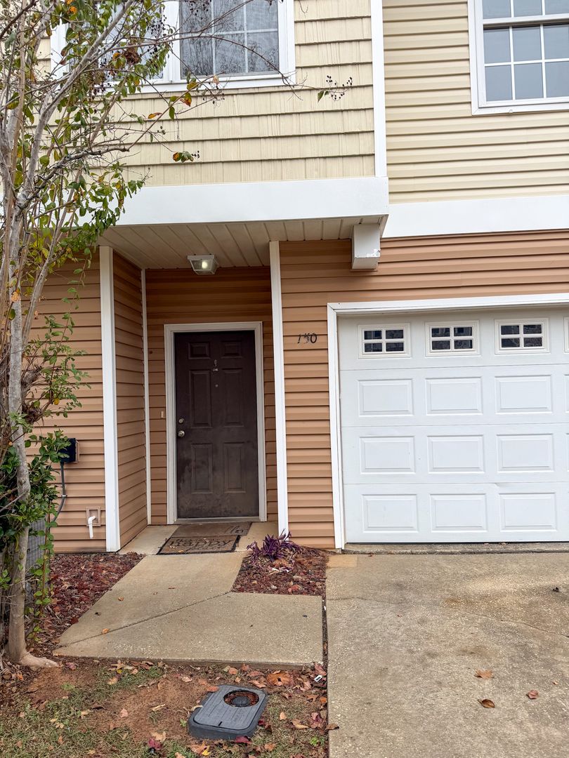 Crestview Townhome: 146 Iron Horse Dr