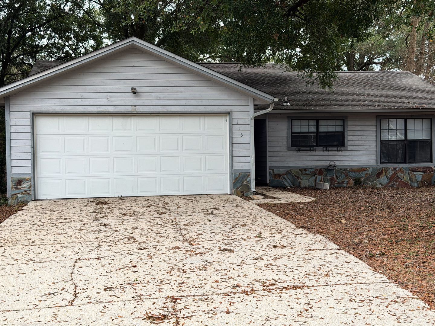 Crestview House: 115 Springwood Circle