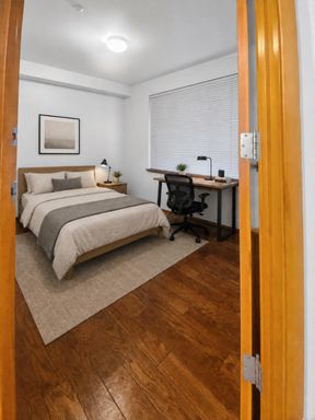 Studio unit, available now - walk to UW! – photo 1