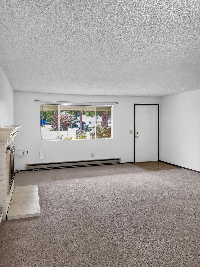 Lynnwood House: 20523 53rd Ave W