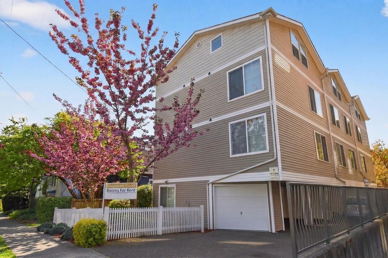 Seattle Apartment: 4245 8th Ave NE #C