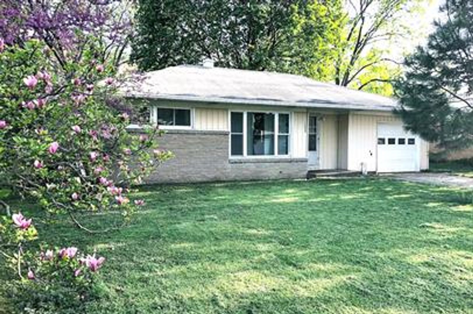 Champaign House: 203 Buena Vista Drive