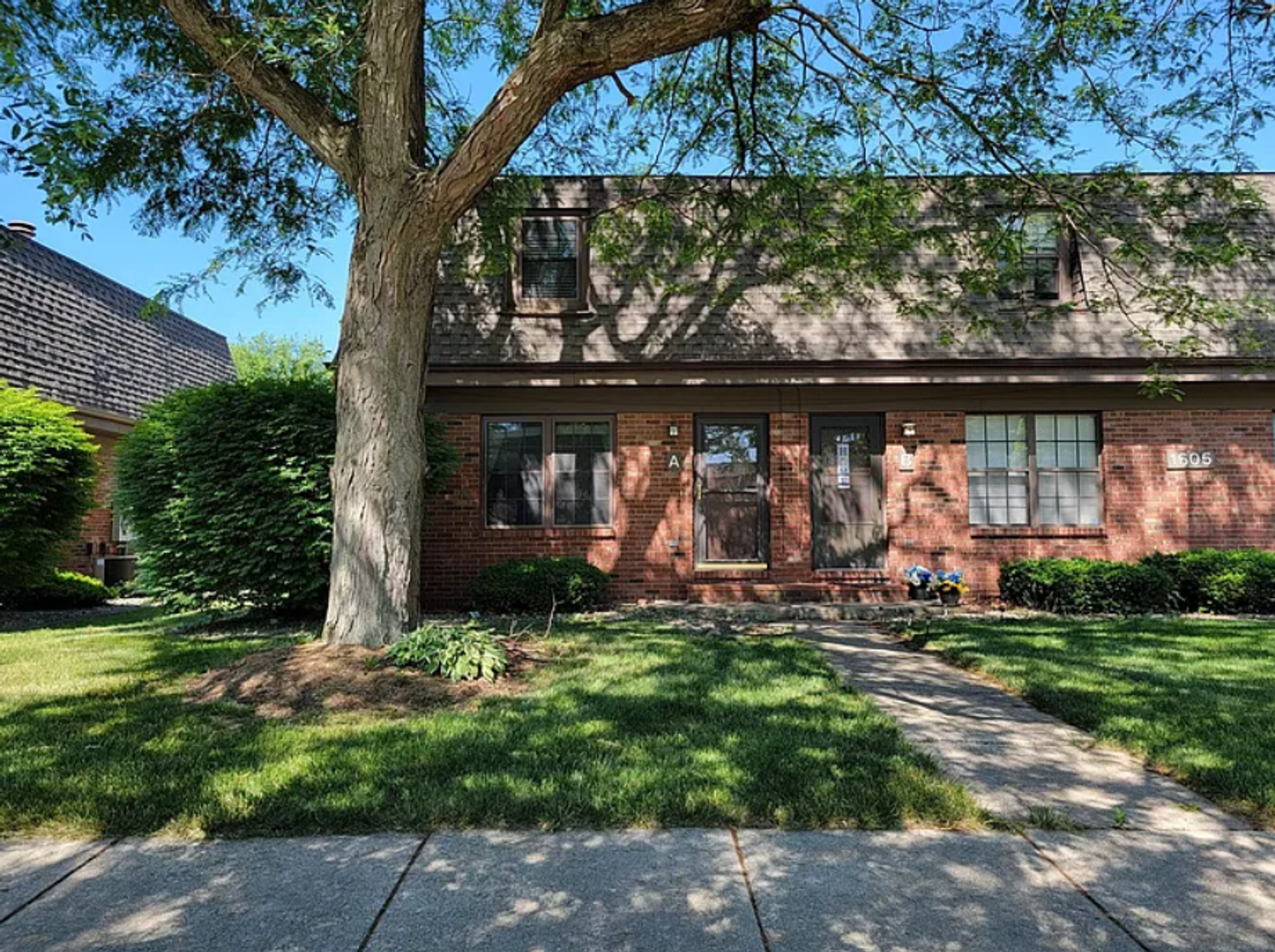 Savoy Condo: 1605 Lyndhurst Drive