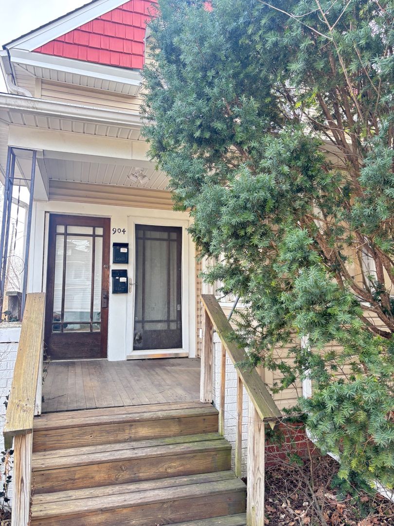 Urbana Apartment: 904 South Race Street