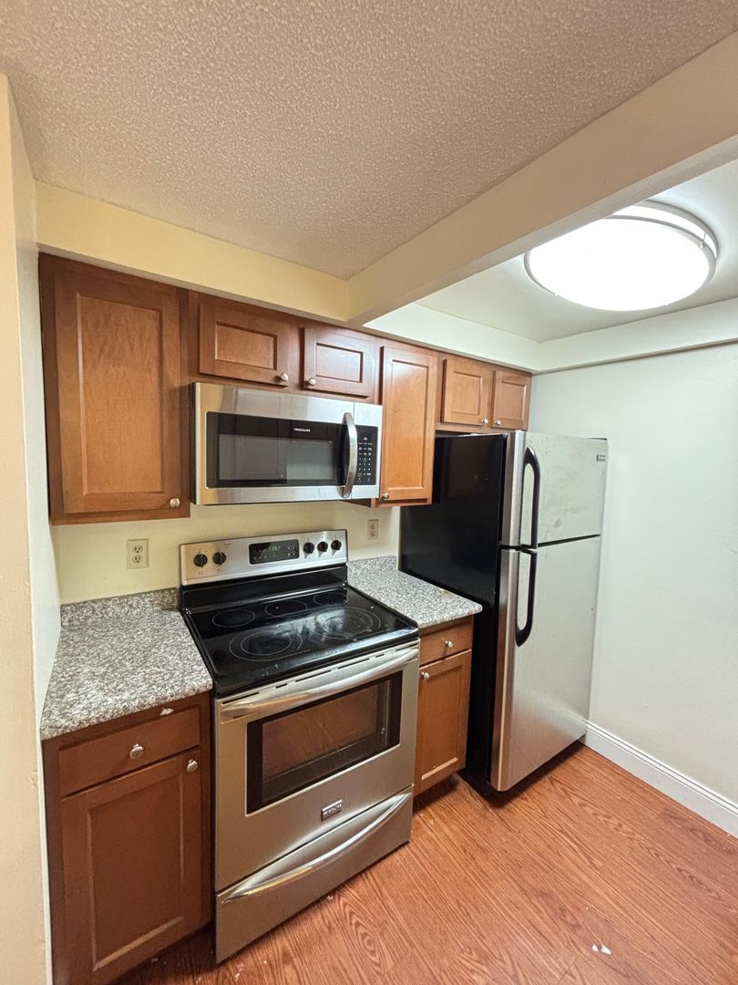 Urbana Apartment: 801 W Stoughton Street