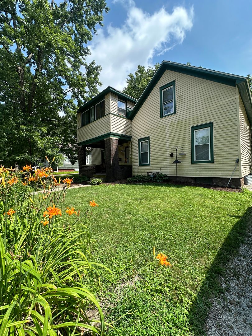 Urbana Apartment: 505 West California Avenue