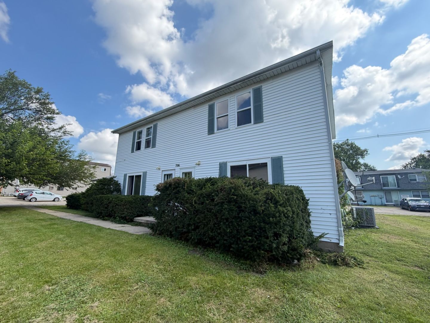 Champaign Apartment: 706 Crescent Drive