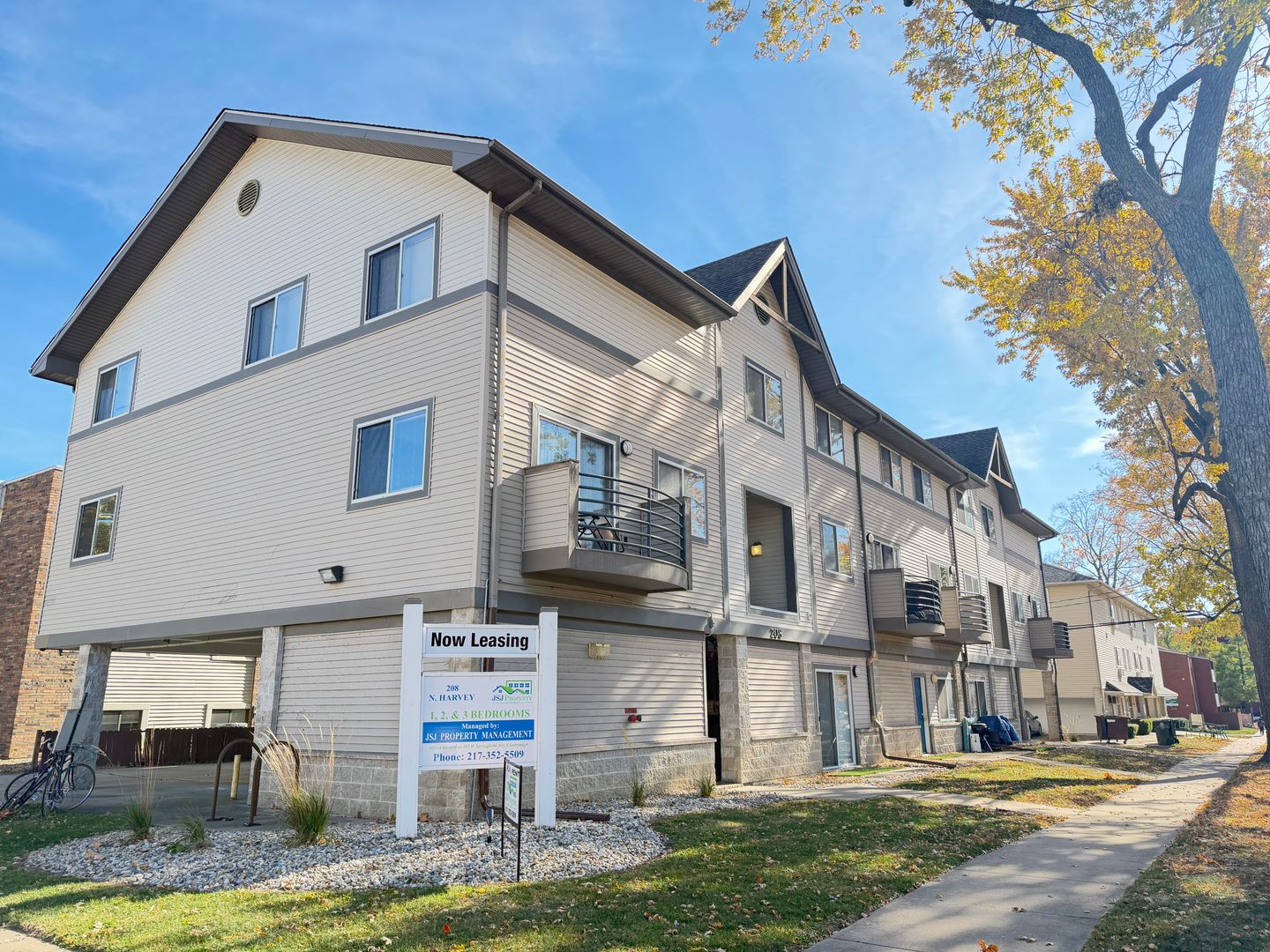 Urbana Apartment: 208 North Harvey Street