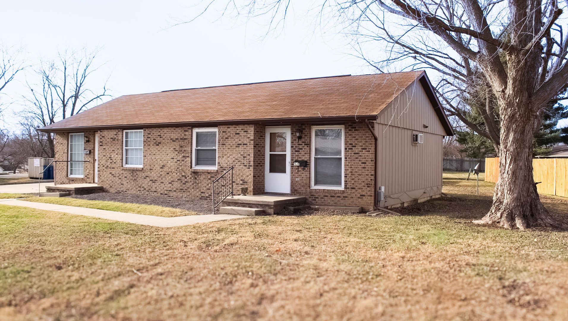 Monticello House: 520 North Oak Street