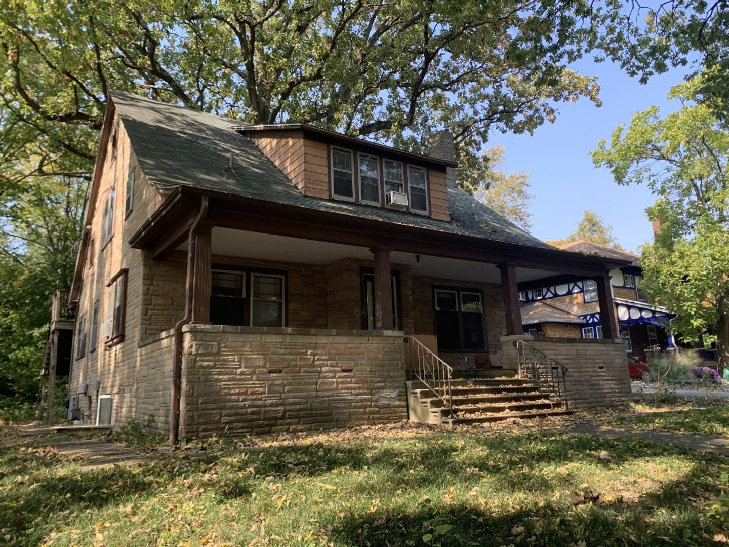 Urbana Apartment: 205 North Busey Avenue