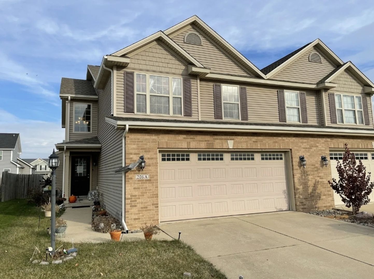 Savoy House: 206 Gentian Street