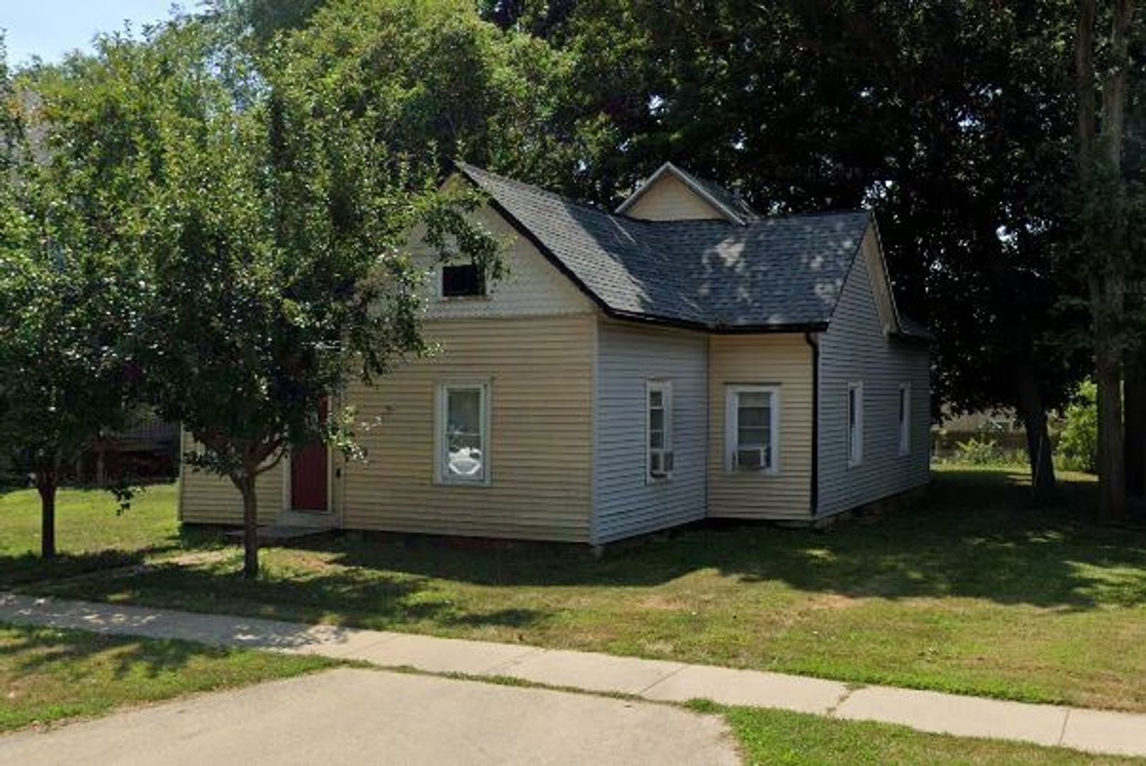 Champaign House: 303 West Eureka Street
