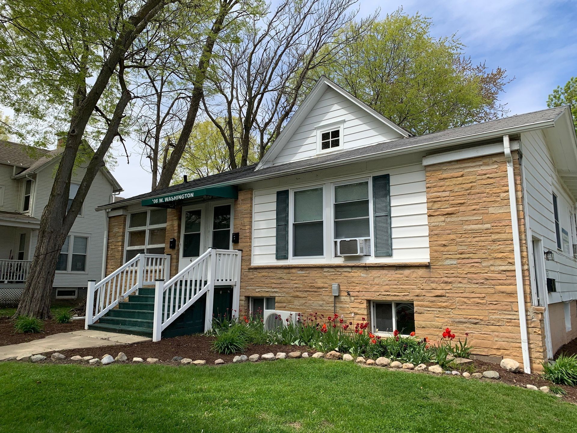 Champaign Apartment: 206 West Washington Street