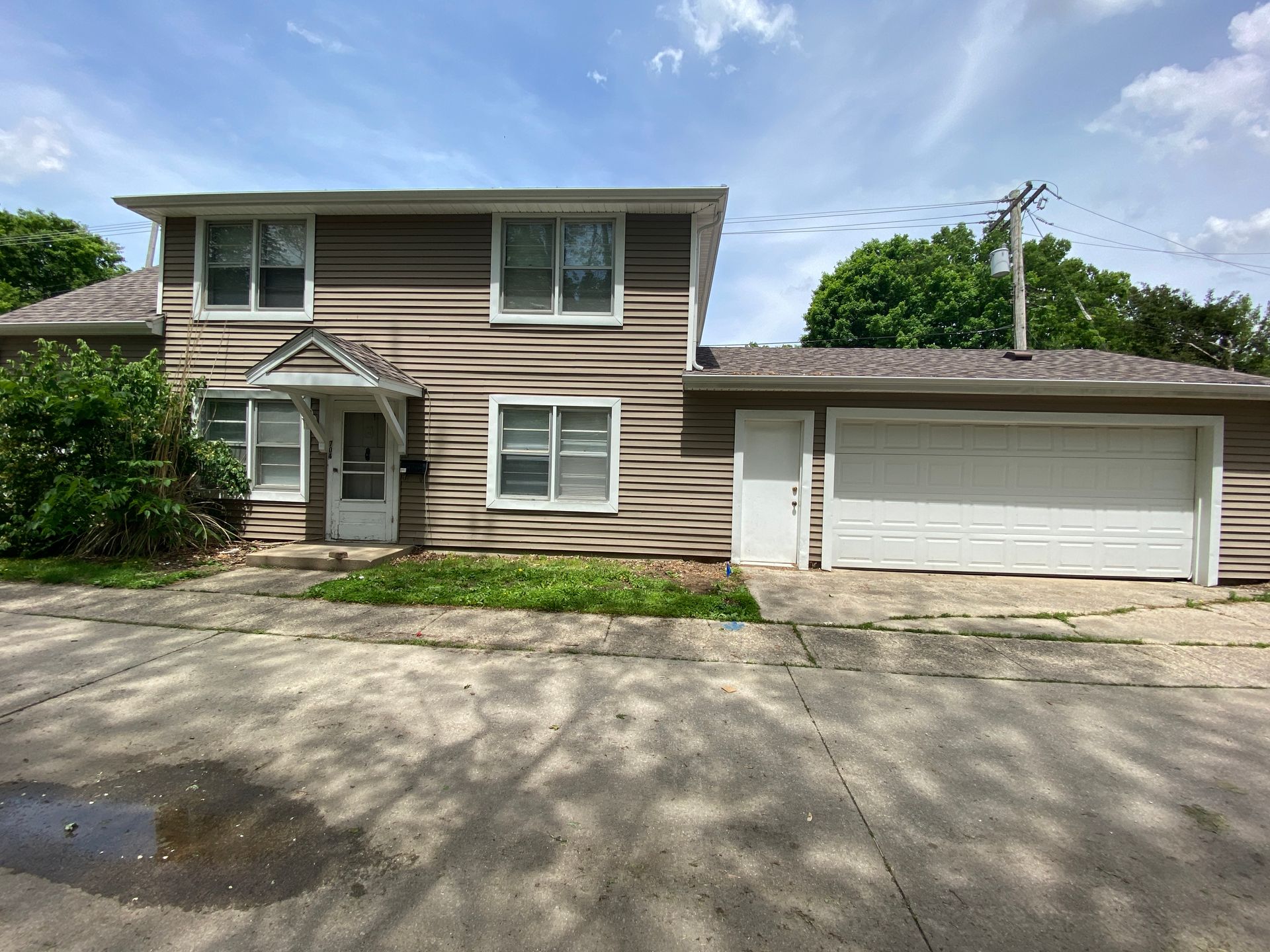 Urbana Apartment: 704 W Western Avenue