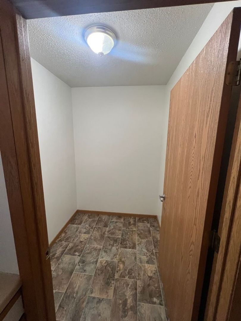 Holmen Apartment: 621-629 Amy Dr.