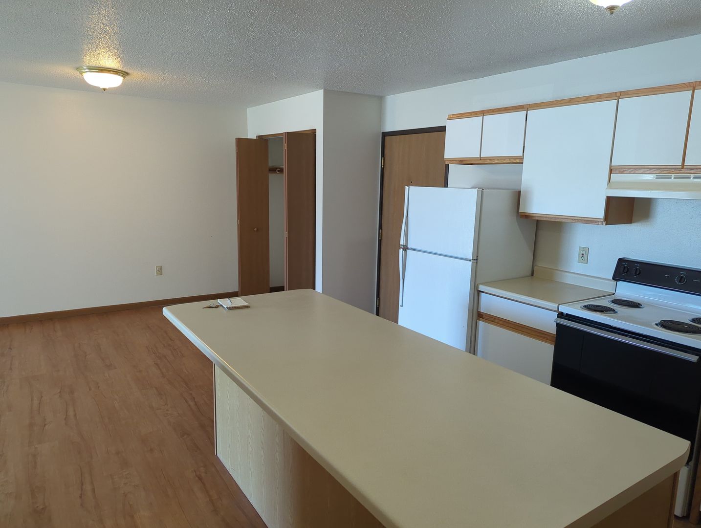 Holmen Apartment: 621-629 Amy Dr.