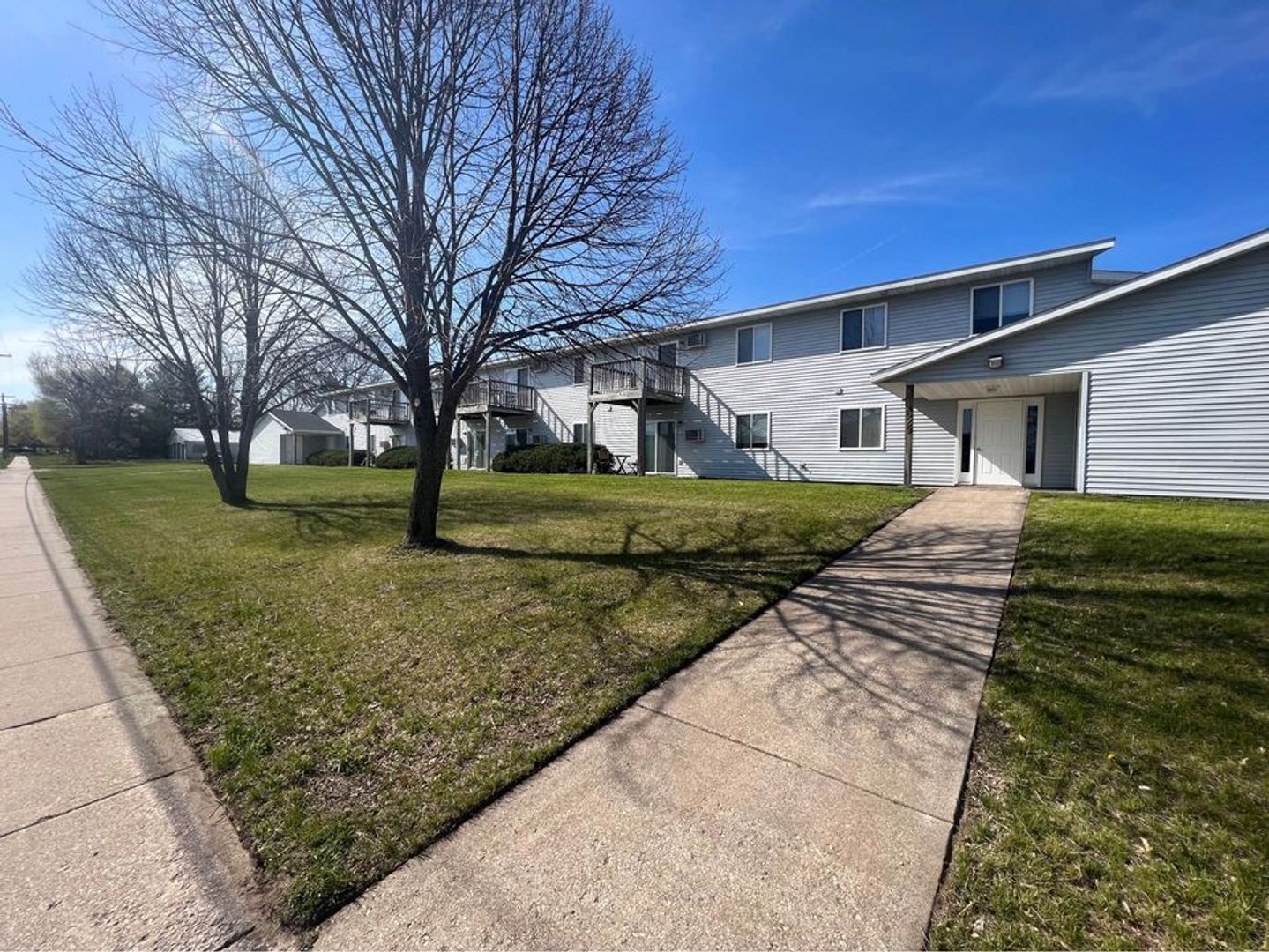 Holmen Apartment: 621-629 Amy Dr.