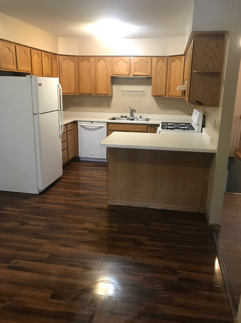West Salem Apartment: 1027/1029 Branding Iron Rd