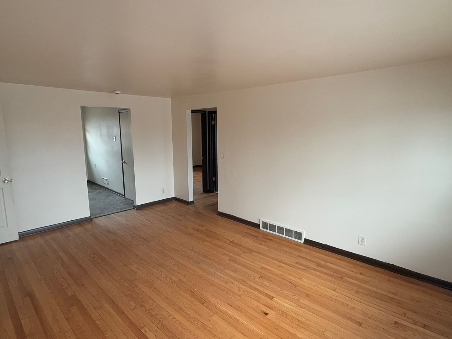 Milwaukee Apartment: 7017 N. Teutonia Ave.