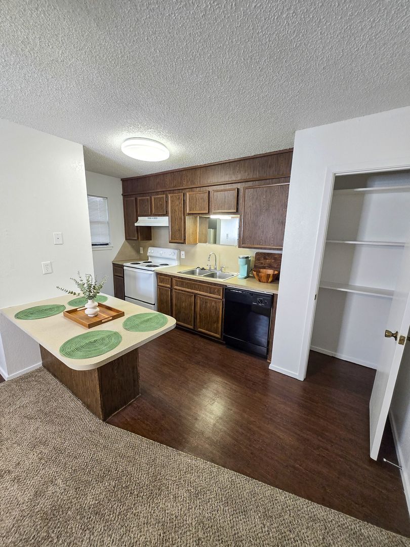 Lubbock Apartment: 4304 18th Street