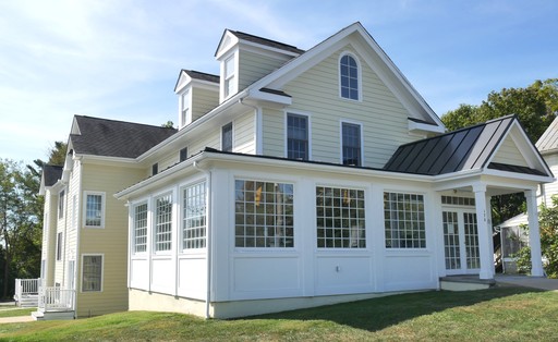 Lease this Office in the Heart of Purcellville! Plenty of Parking!