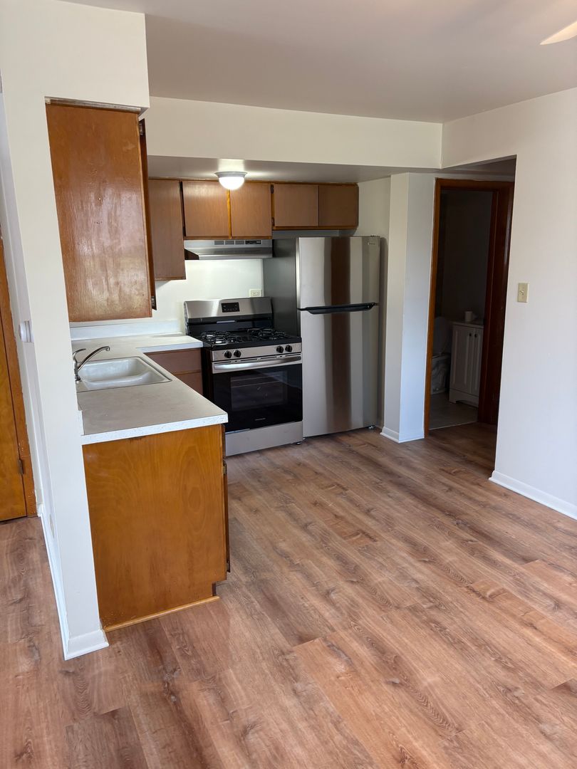 Joliet Apartment: 521 Kungs Way