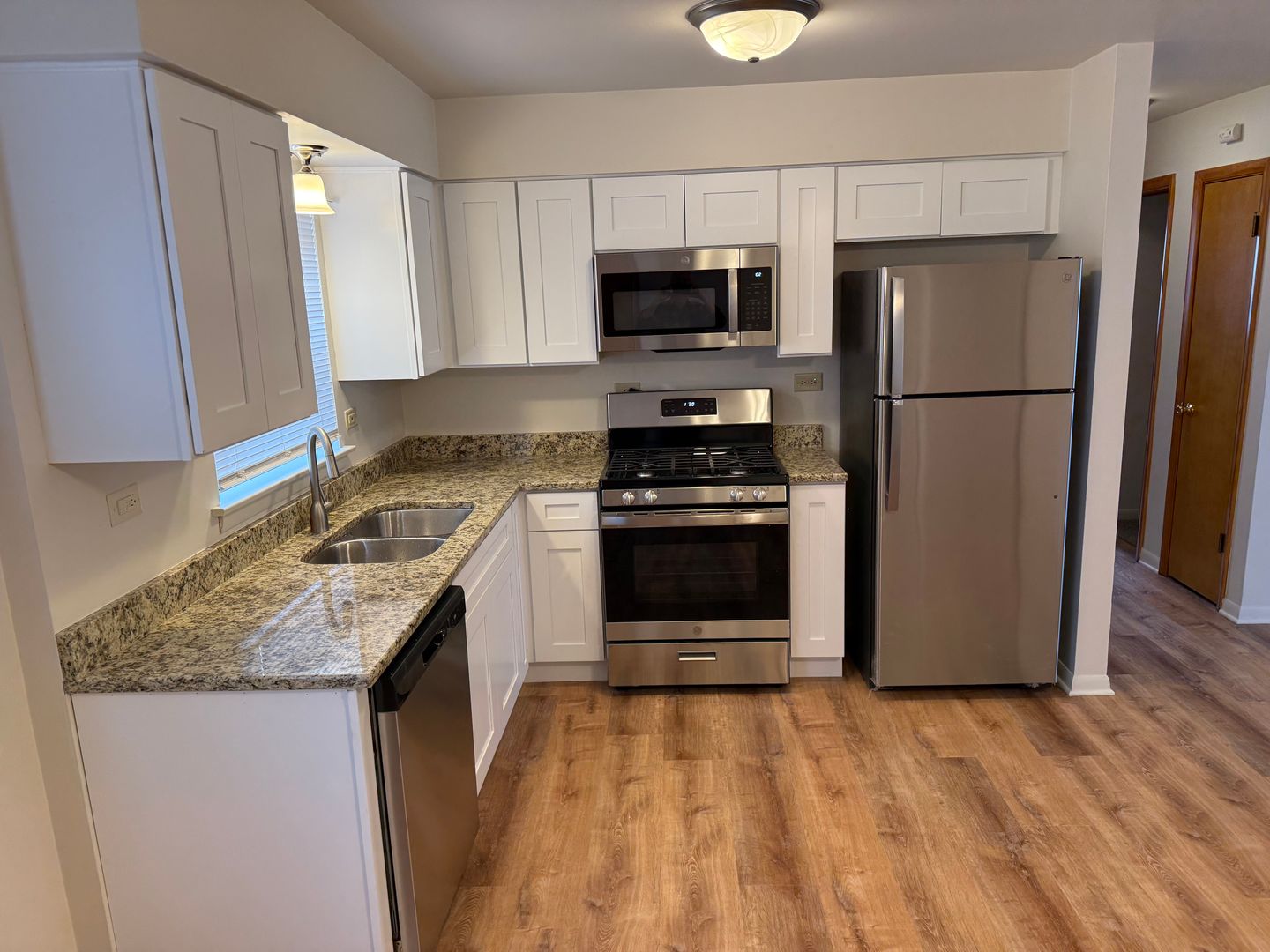 Joliet Apartment: 512 Kungs Way