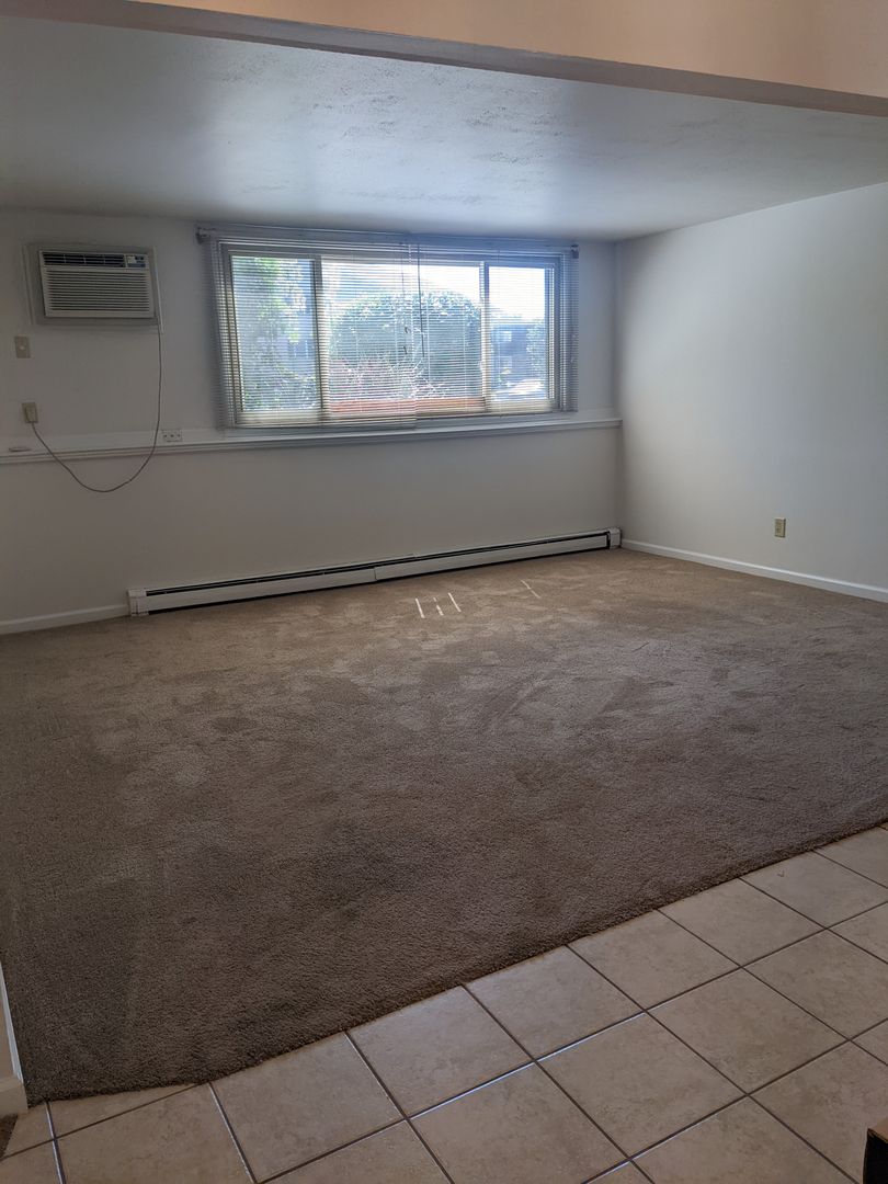 Joliet Apartment: 125 Twin Oaks Dr