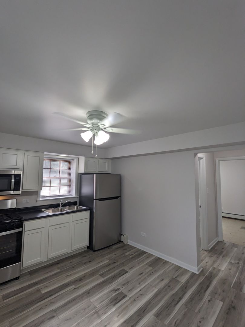 Joliet Apartment: 600 Kungs Way