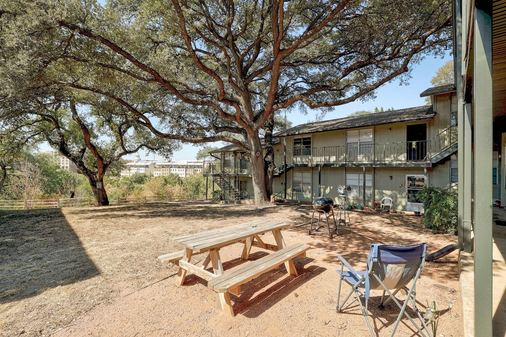 Georgetown Apartment: 509 Cedar Dr