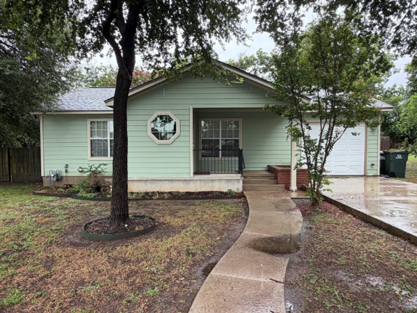 Georgetown House: 608 E 13th St