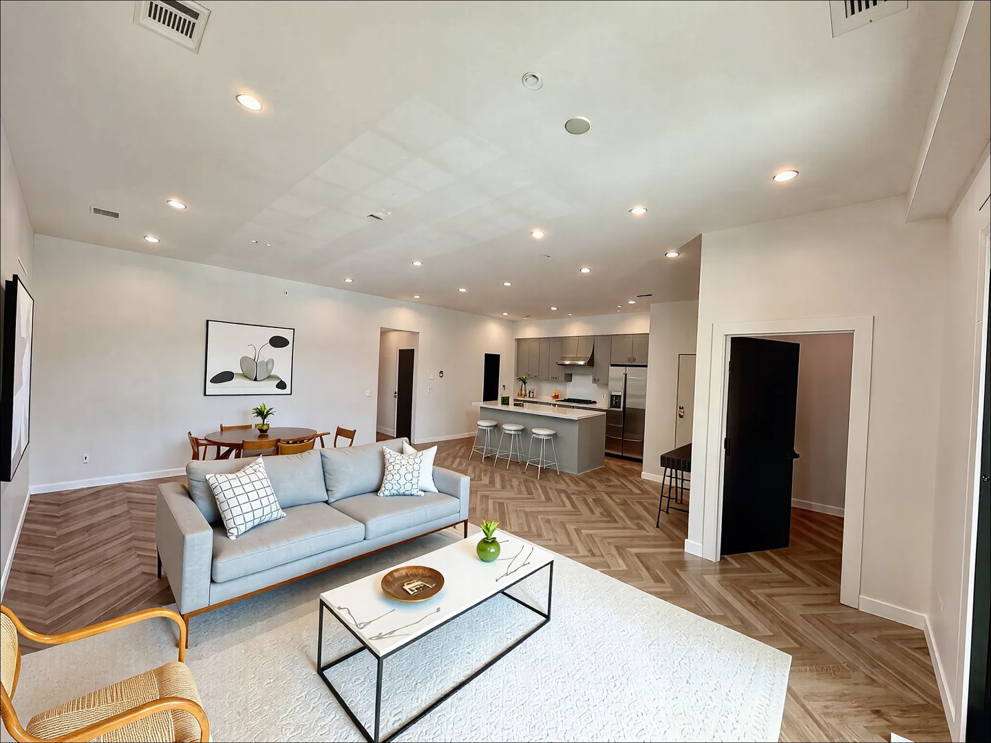 Savannah Apartment: 2026 Habersham St