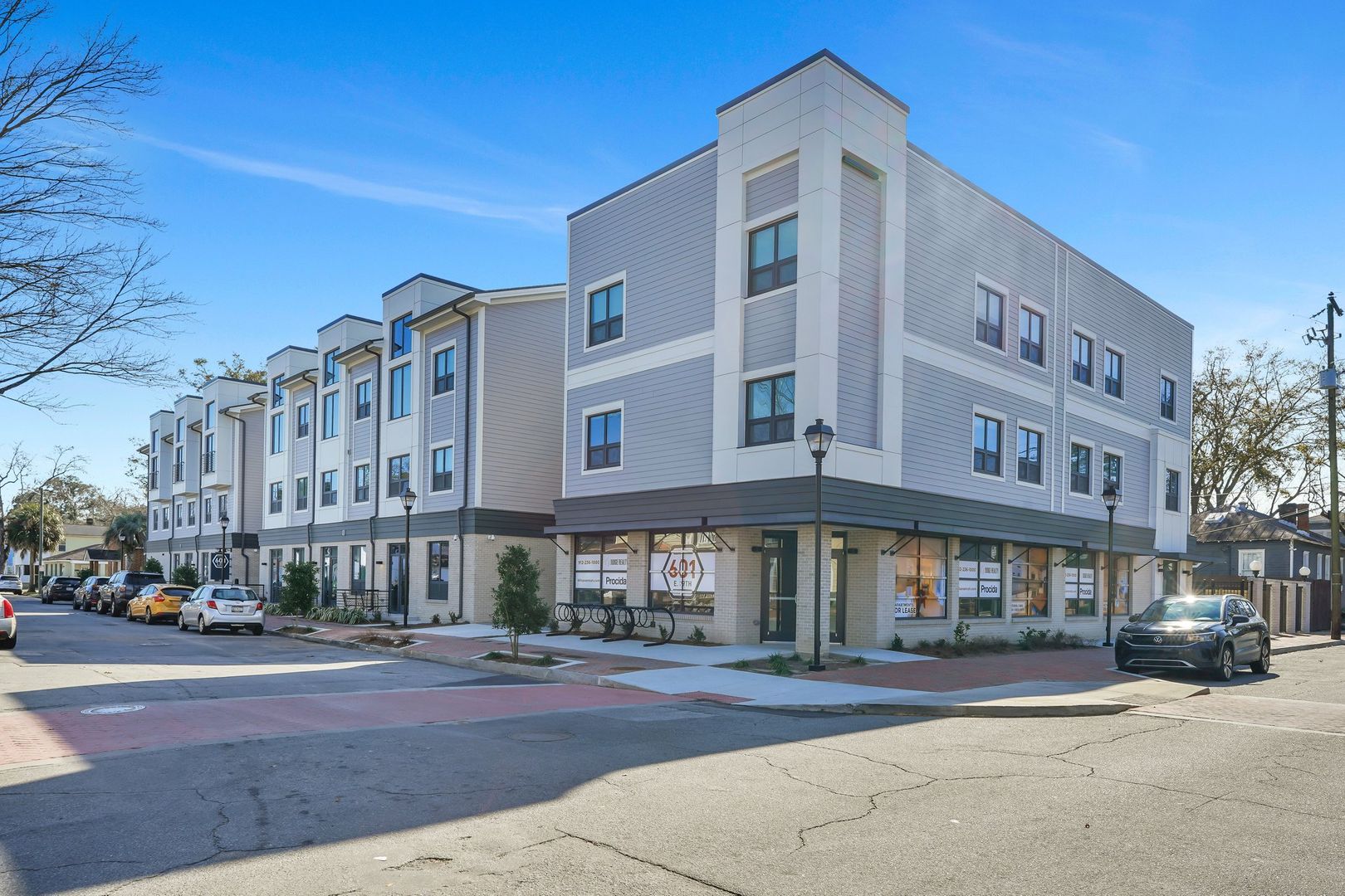 Savannah Apartment: 601 East 39th St