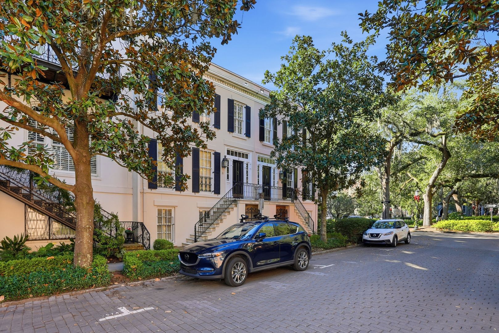 Savannah Townhome: 3 E Macon St
