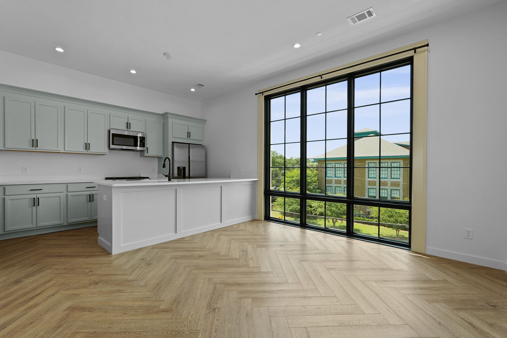 Savannah Apartment: 2026 Habersham St