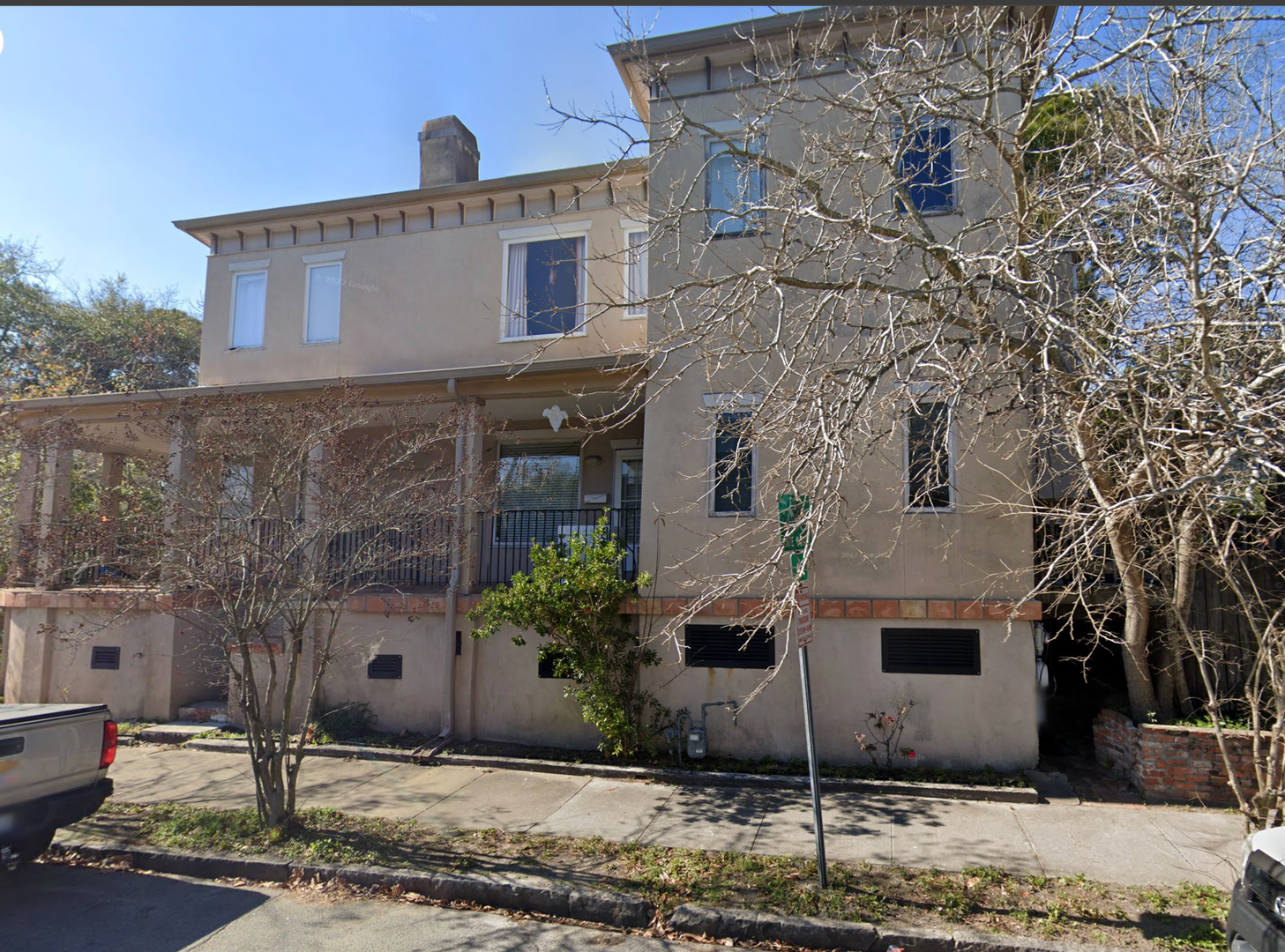 Savannah House: 2219 Habersham Street