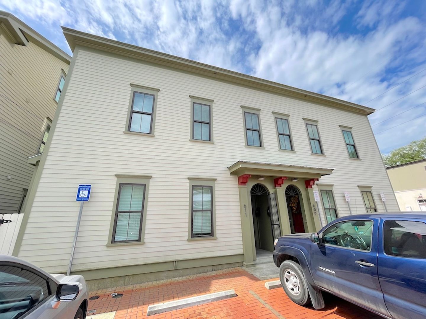 Savannah Apartment: 609 E. Duffy Lane