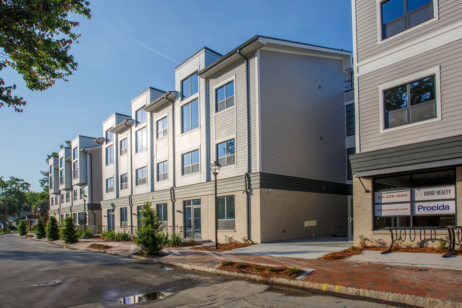 Savannah Apartment: 601 East 39th St