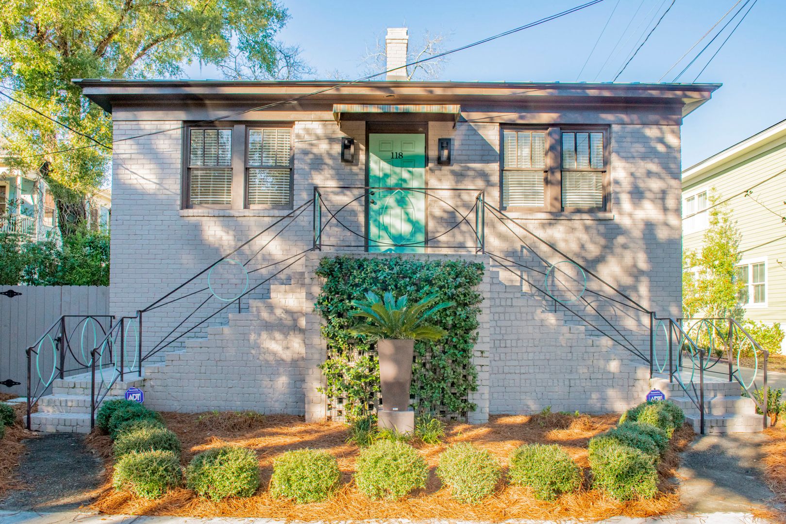 Savannah Apartment: 118 W 36th St