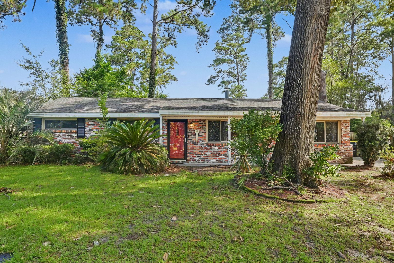 Savannah House: 18 Silverstone Cir