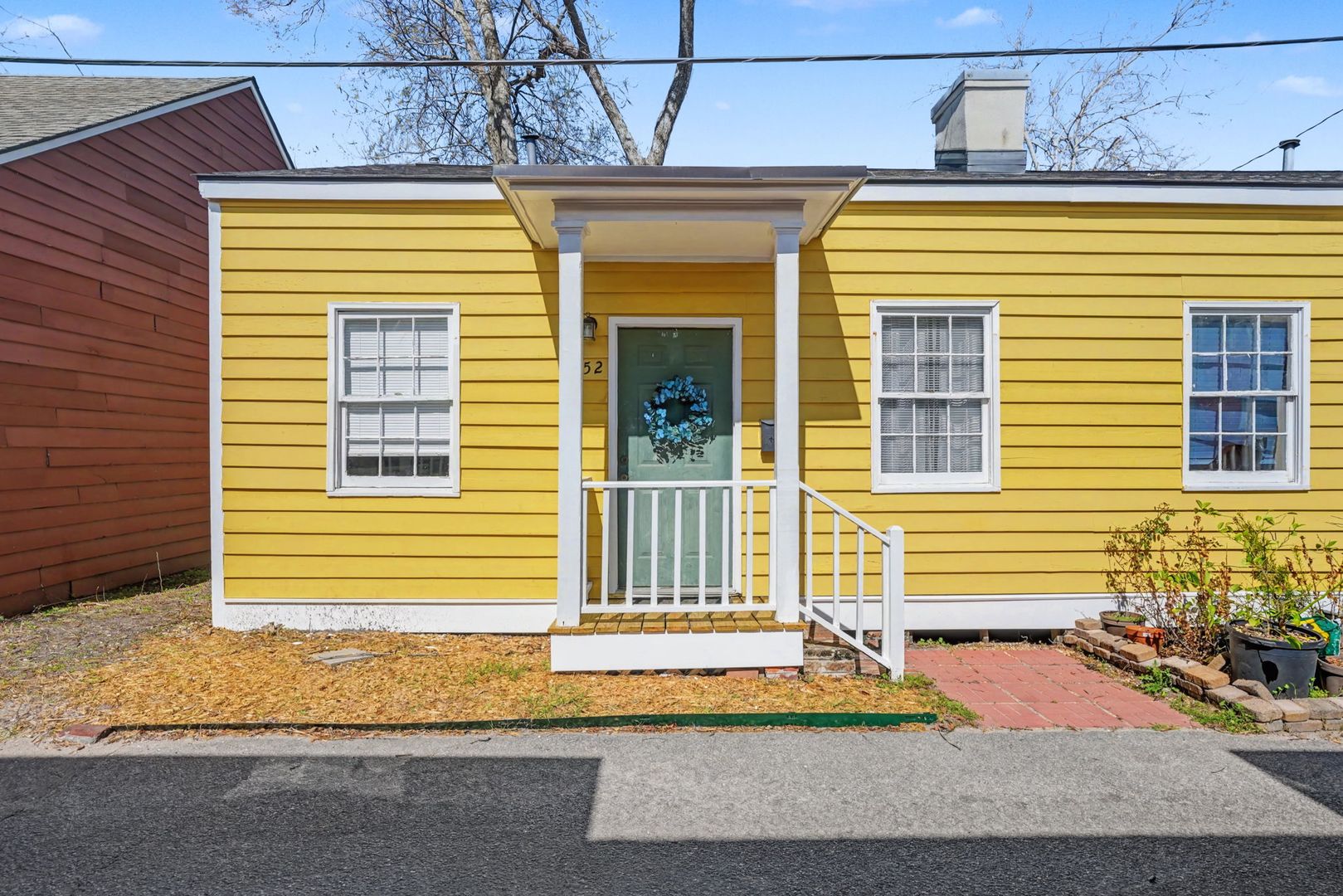 Savannah Apartment: 552 E Macon St