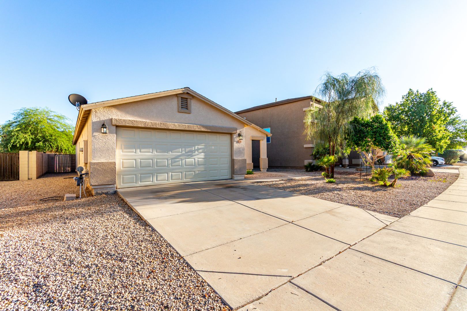 San Tan Valley House: 1891 E Cowboy Cove Trail
