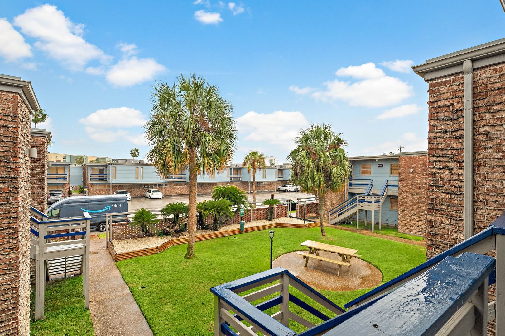 Galveston Apartment: 100 Market Street