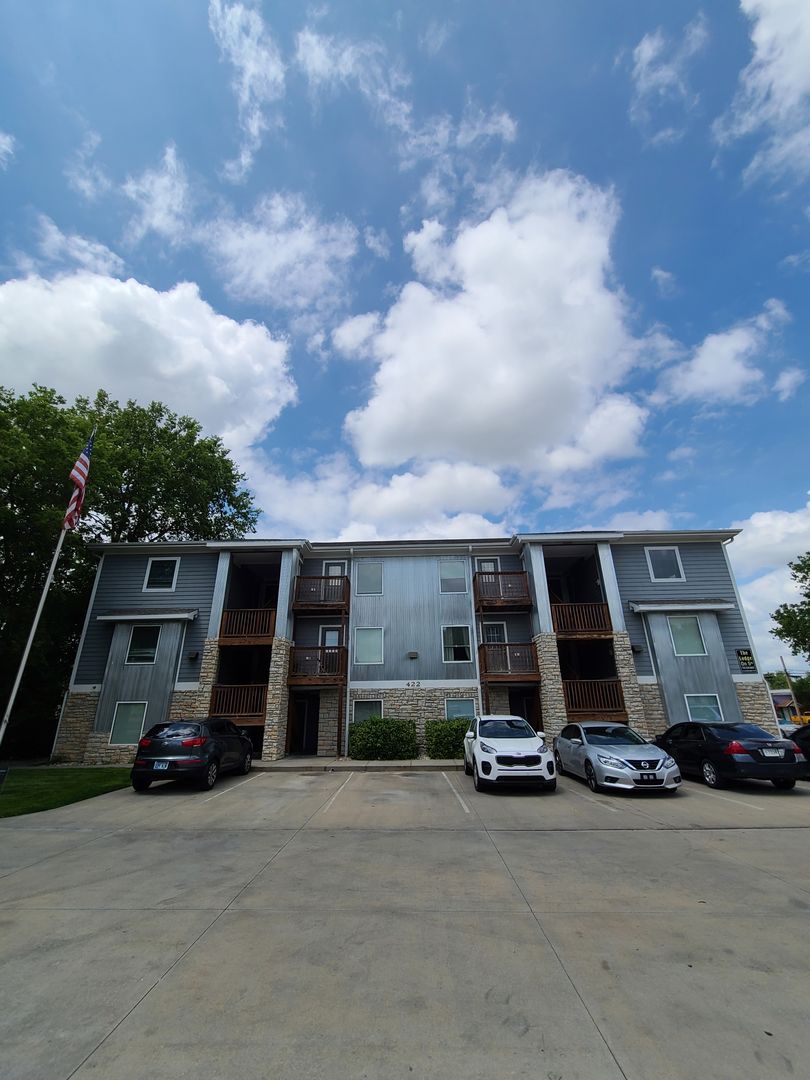 Junction City Apartment: 422 W. 5th