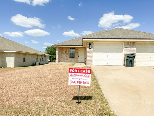Available NOW!!!! Gorgeous 1 story, 3 bedroom, 2 bath, 1 car garage duplex with a spacious living area, dining area, full kitchen and laundry room. This home has beautiful tile flooring throughout. The kitchen is spacious and has plenty of counter and sto – photo 1