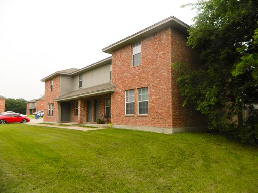 Available NOW!!!! Gorgeous 2 Story, 2 bedroom, 1.5 bath apartment. Near a park and close to food and shopping. Spacious family room with an open kitchen, laundry and dining. Carpet flooring in the family room, stairs and bedrooms. Half bath downstairs and – photo 1