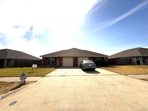 Available NOW!!!! Beautiful 1 story, 3 bedroom, 2 bath, 1 car garage home with a fenced yard. This is exactly what you have been looking for! A home that offers everything you could ask for. Floor plan is such a great use of space! Exterior features inclu – photo 1