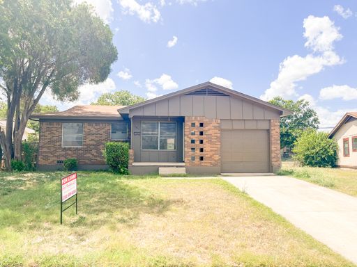 Available NOW!!!! Gorgeous 3 bedroom, 1 bath home with a full kitchen, laundry, garage door opener and fenced yard. – photo 1