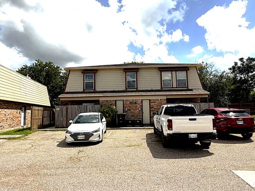 Gorgeous 2 story, 2 bed, 1.5 bath apartment with a covered and fenced patio, laundry room and upgraded kitchen. This is exactly what you have been looking for! A home that offers everything you could ask for. Floor plan is such a great use of space! Insid – photo 1